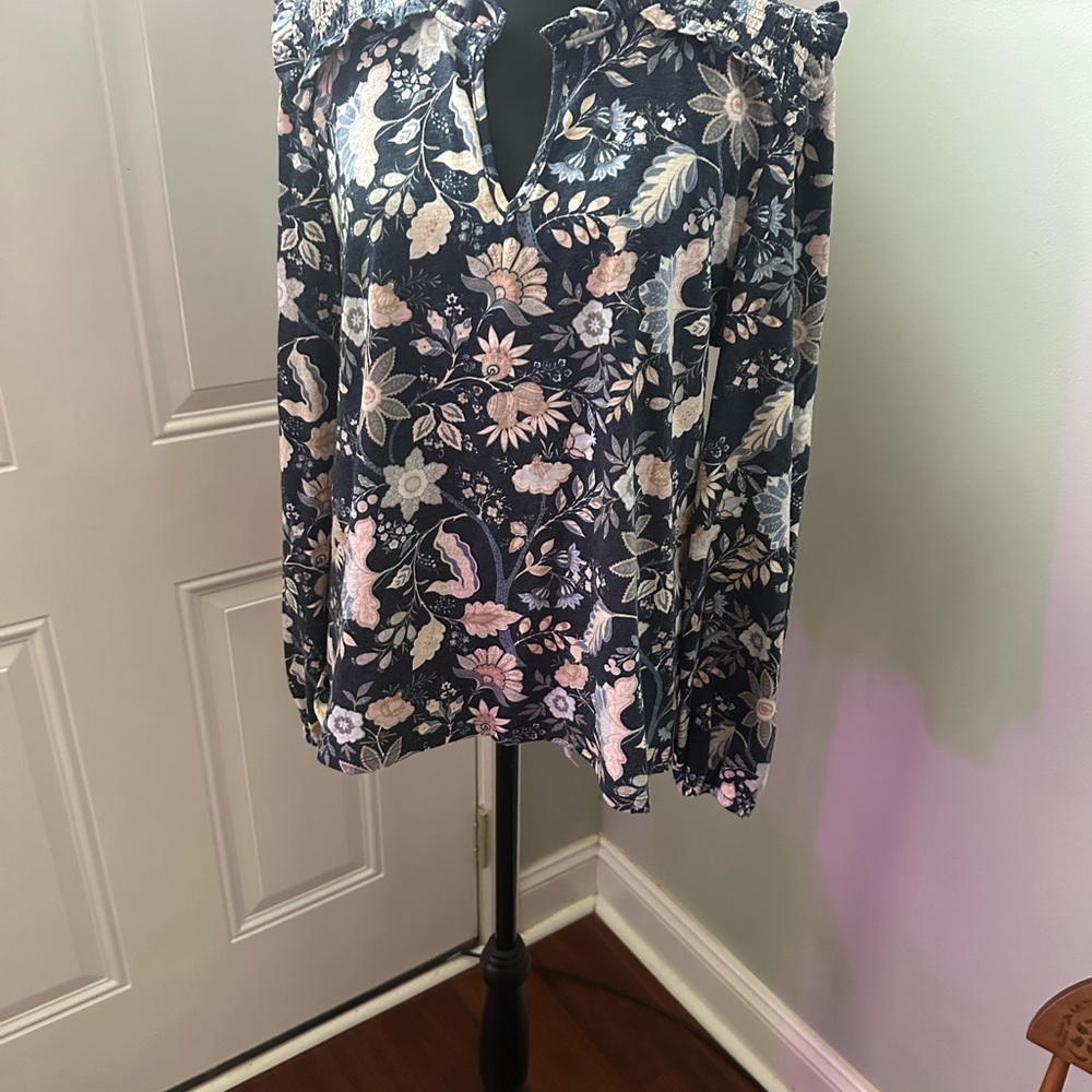 Wonderly Navy Floral Blouse‎